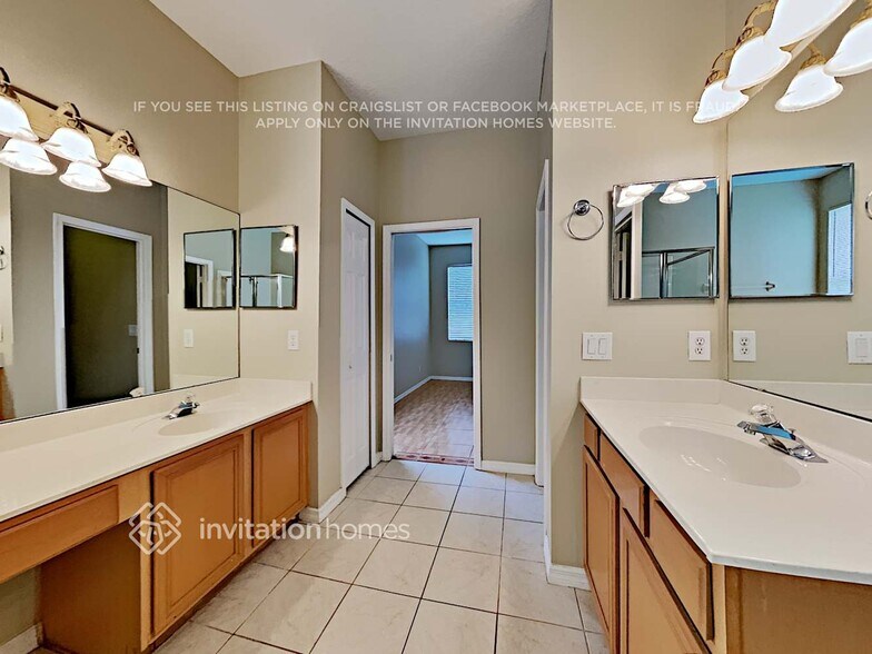 Building Photo - 13326 Rosemeade Cove