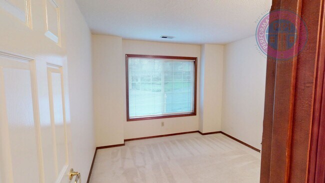 Building Photo - Room to Roam at Hidden Springs in West Linn! Pets OK!