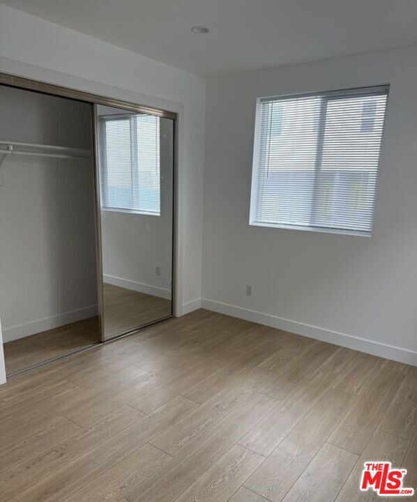 Building Photo - 227 S Park View St