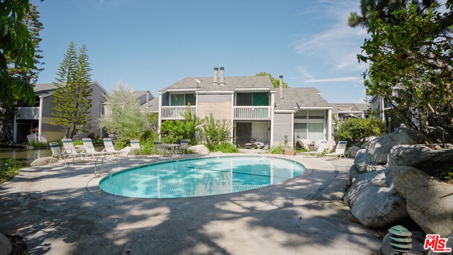 Building Photo - 25595 Pine Creek Ln
