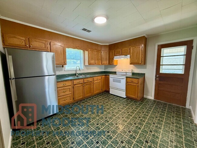 Building Photo - Welcome to this 3 Bedroom/1 Bathroom Home in Paragould AR - $1,200/month