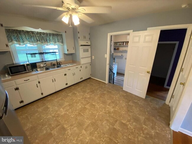 Building Photo - 802 Payton Dr