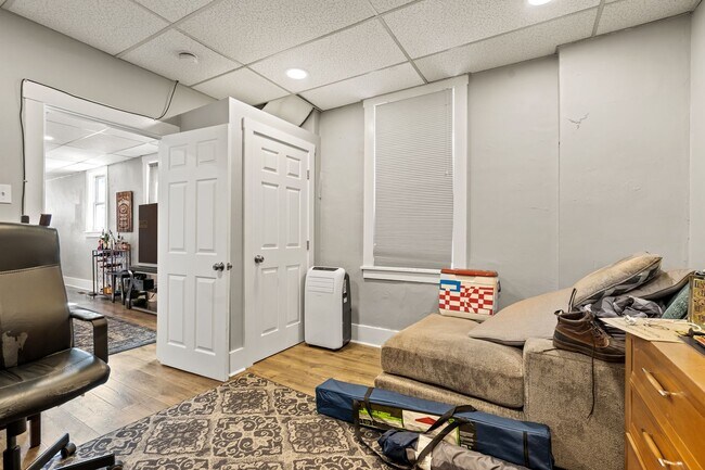 Building Photo - 70 S 15th St