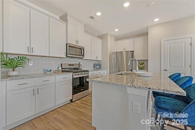 Building Photo - 126 Johns Cardinal Dr