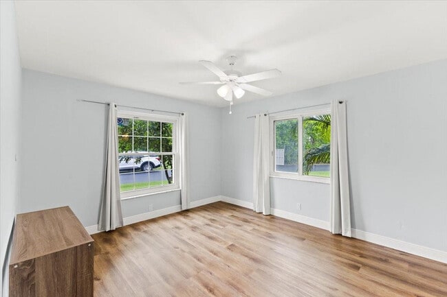 Building Photo - 503 SE 5th Cir