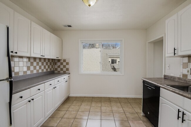 Building Photo - 1321 Buhrer Ave