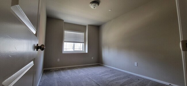 Building Photo - 3332 Hoffman Hill Blvd