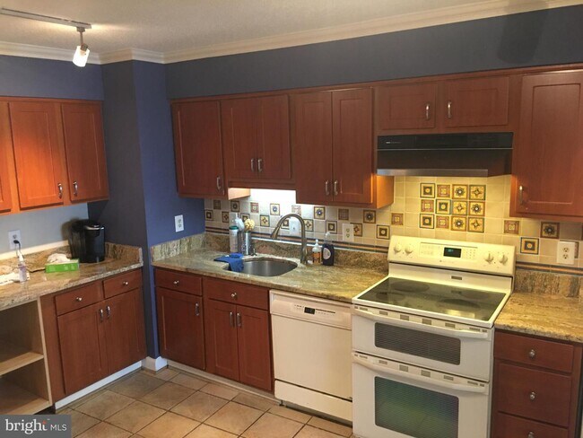 Building Photo - 3713 S George Mason Dr