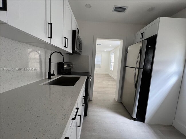 Building Photo - 1800 SW 3rd St