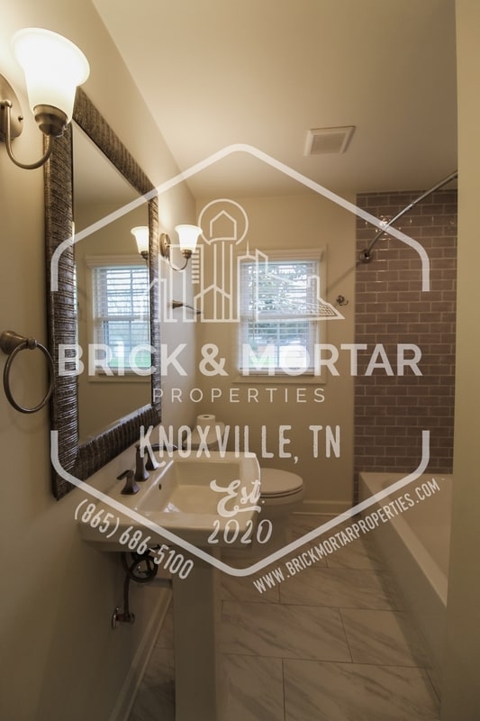 Building Photo - 1416 Myart Ln