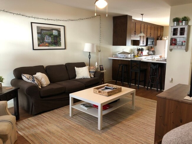 Building Photo - Great Location!!! Five Points, Tanyard Condominium's Available August 1st