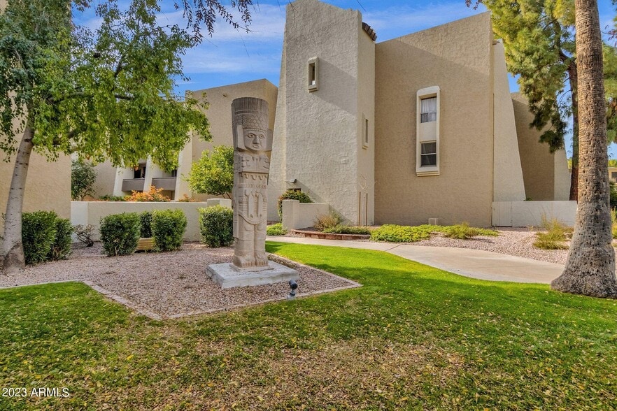 Building Photo - 7625 E Camelback Rd