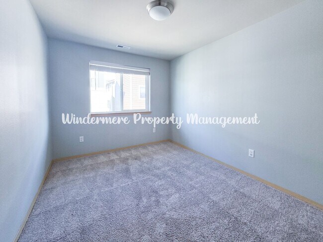 Building Photo - Bright and charming 3 bed townhome in Pinn...