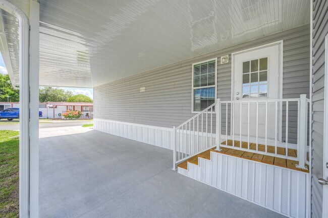 Building Photo - 2563 Skyview St
