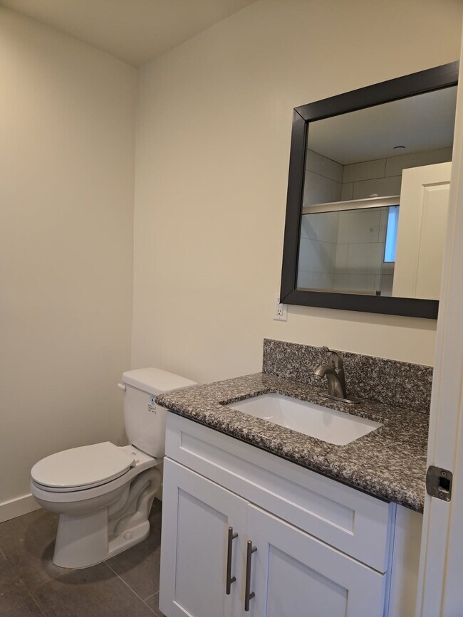 Building Photo - 1541 S Orange Grove Ave