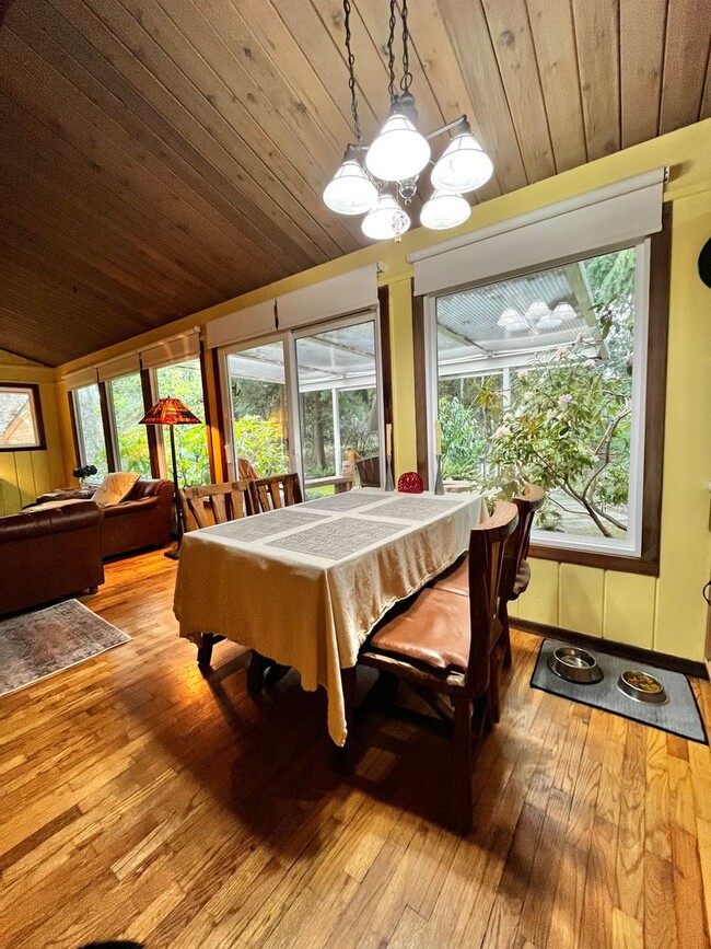 Building Photo - Well Maintained, Cozy, Furnished, Hansville Home on 3/4 Acre Lot!