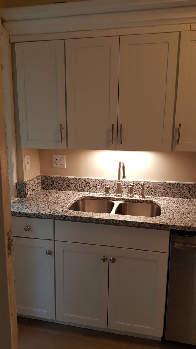 Building Photo - 1931 Northwest Blvd