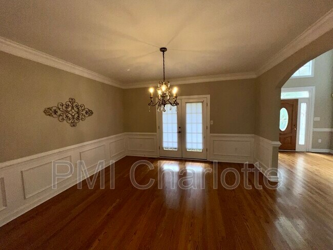 Building Photo - 4432 Shannamara Dr