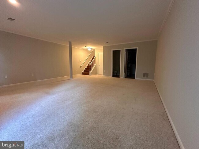 Building Photo - 13 Carriage House Cir