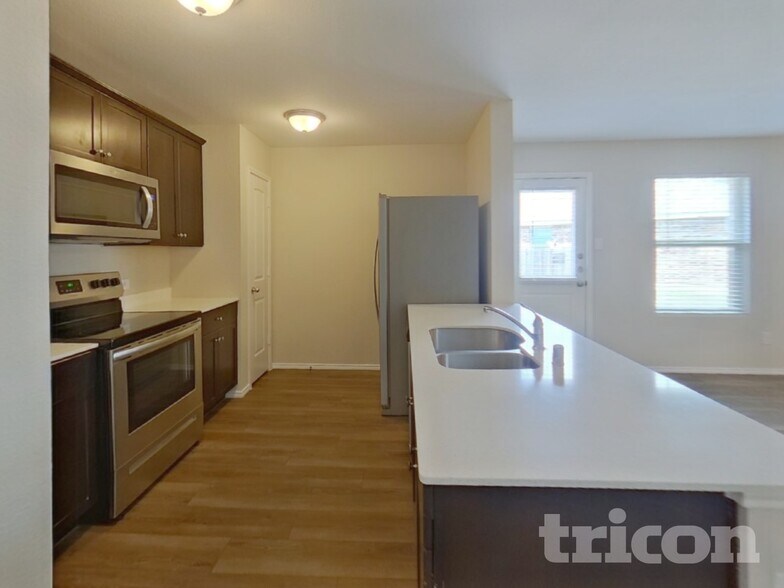 Building Photo - 6028 Parkview Hills Ln