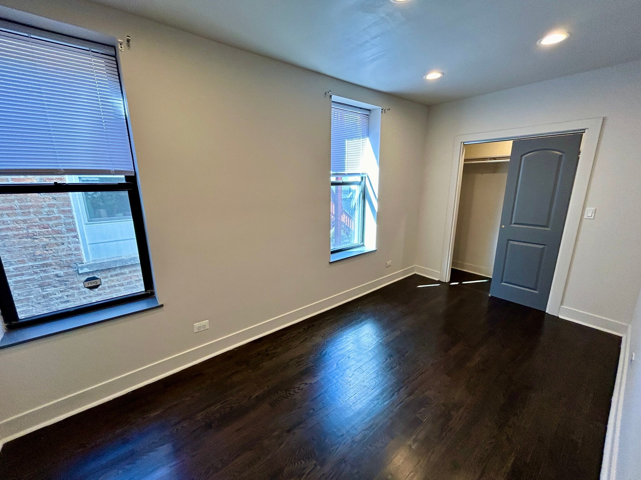 Building Photo - 3400 W Evergreen Ave