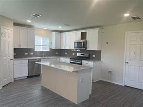 Building Photo - 1817 Acacia Dr