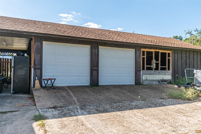 Building Photo - 635 W Church