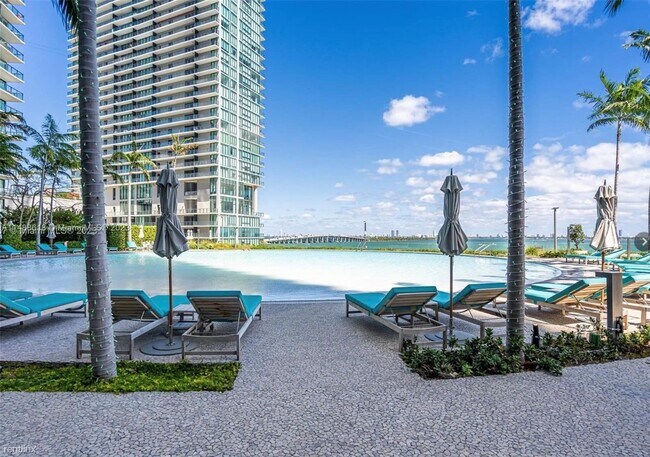 Building Photo - 2 br, 2 bath Condo - 650 NE 32nd St Unit 3306