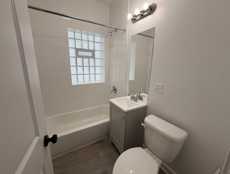 Building Photo - 2609 N Kostner Ave