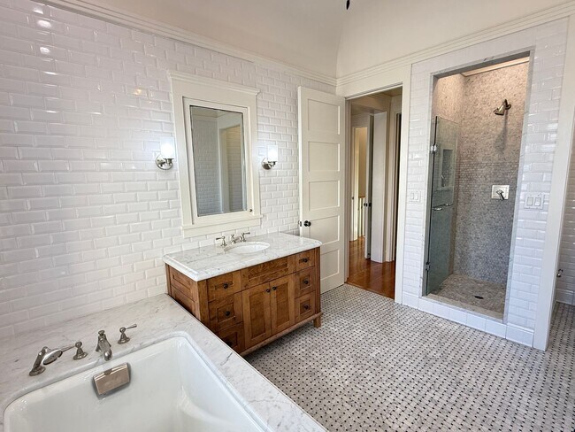 Building Photo - 1330 Sanchez St