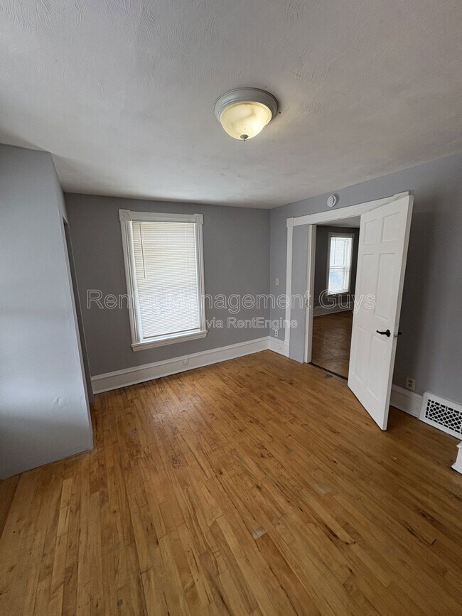 Building Photo - 4209 N Bryant Ave