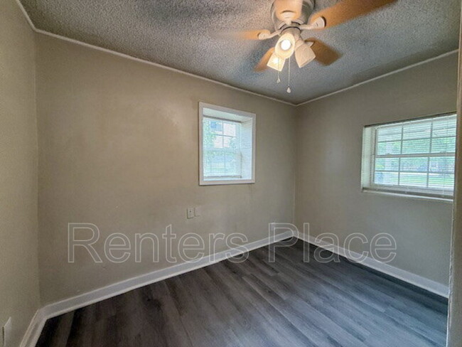 Building Photo - 414 N Oseuma Ave