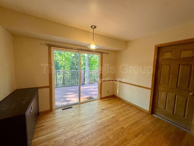 Building Photo - 206 Forest Park Pl