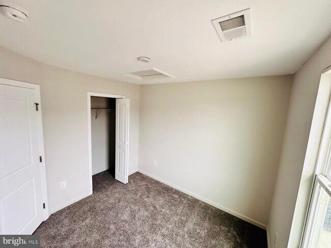 Building Photo - 35178 Sara Ct