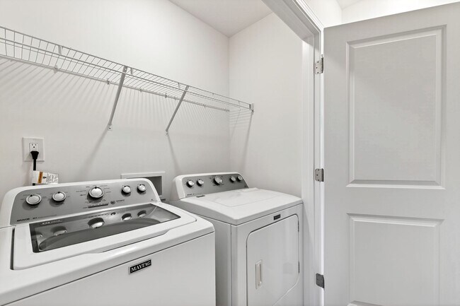 Building Photo - Beautiful Modern 3BR Townhome in the Heart of Wendell!