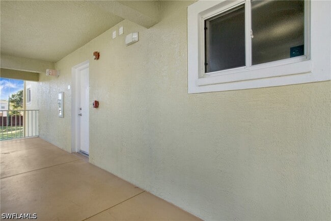 Building Photo - 8271 Key Royal Cir