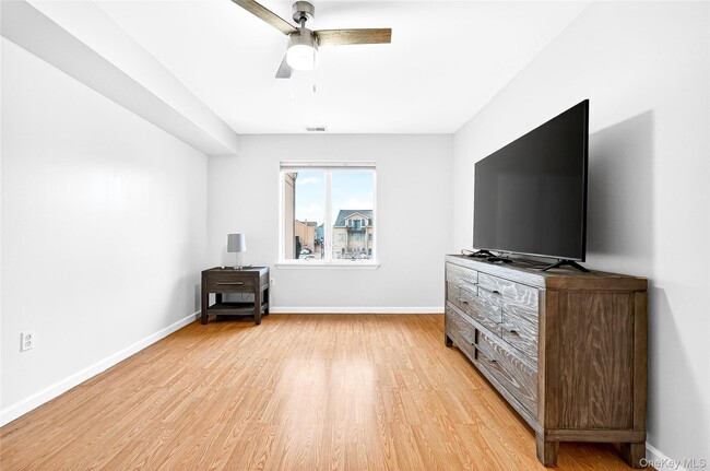 Building Photo - 1432 Outlook Ave