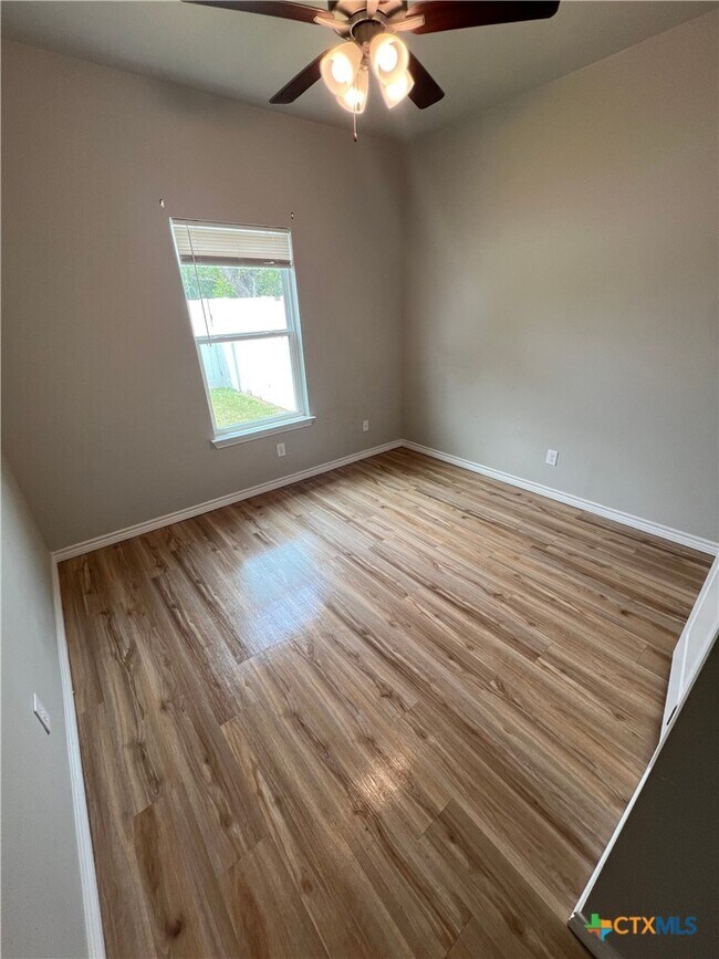 Building Photo - 1180 Fm 2623