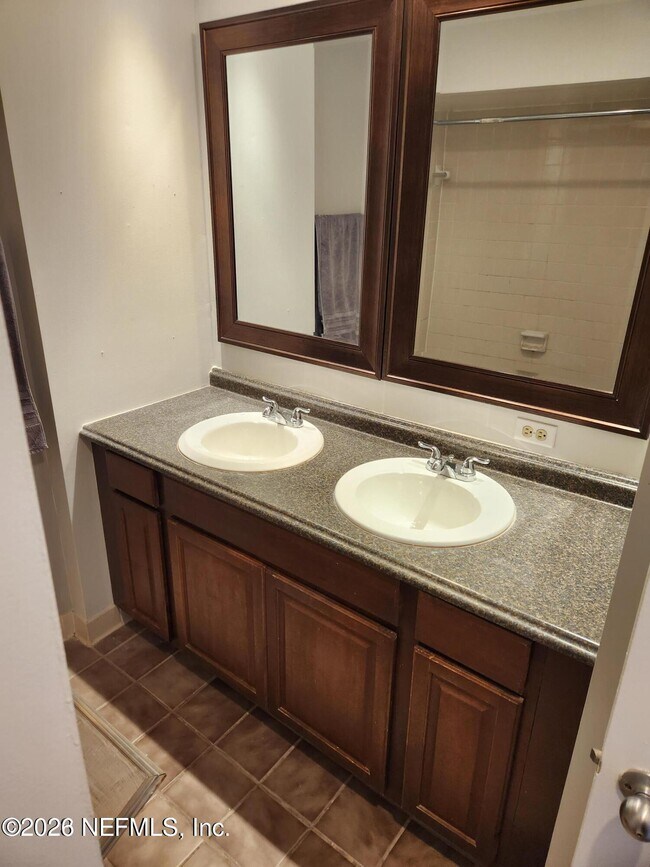 Building Photo - 222 14th Ave N