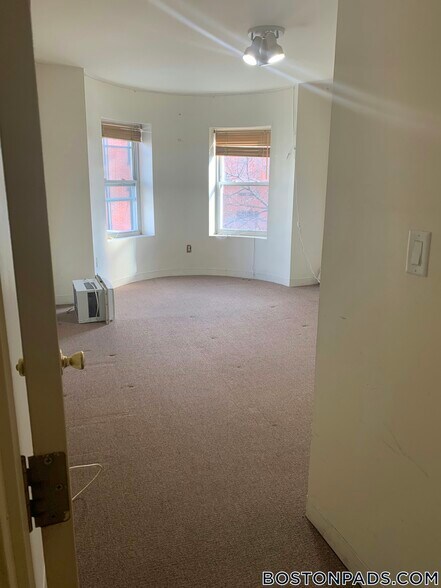 Building Photo - 102 Hammond St