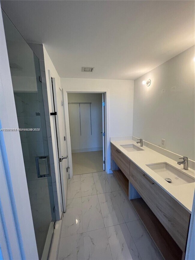 Building Photo - 16385 Biscayne Blvd