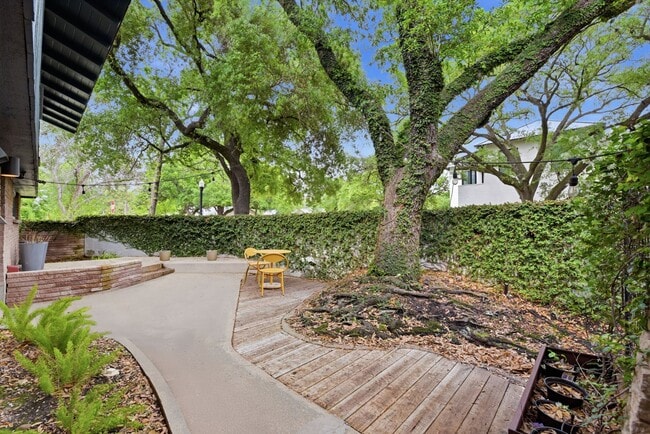 Building Photo - 4603 Ivanhoe St