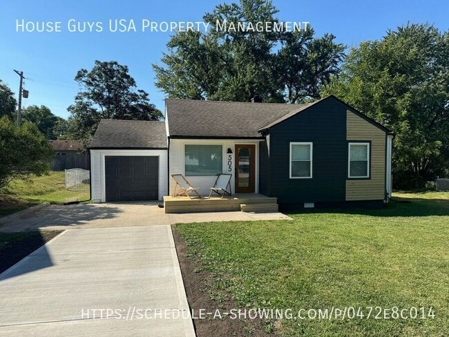 Primary Photo - 505 NW Holly Ln