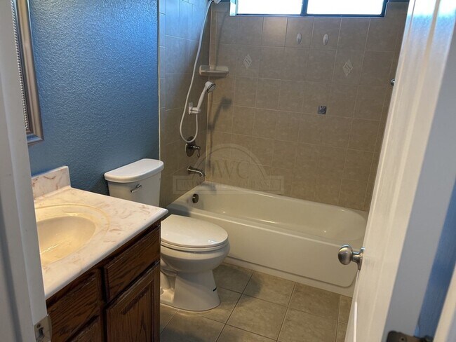 Building Photo - 203 Weeping Willow Ct