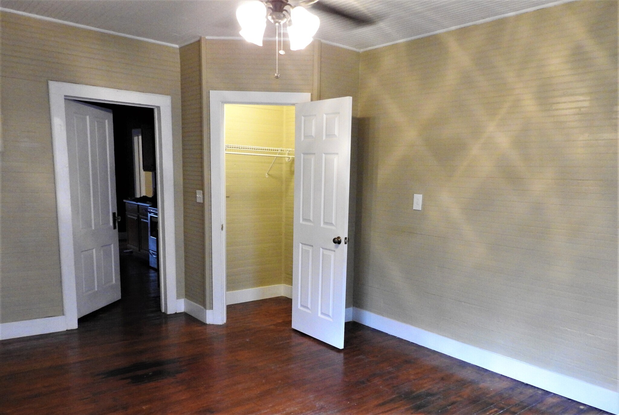 Second bedroom with lighted closet, off the kitchen. - 3230 PARK AVE