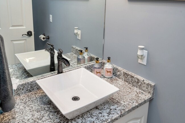 Building Photo - Immaculate Home for rent in gated cul-de-sac!