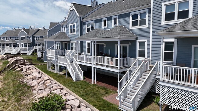 Building Photo - 72 Cosey Beach Ave