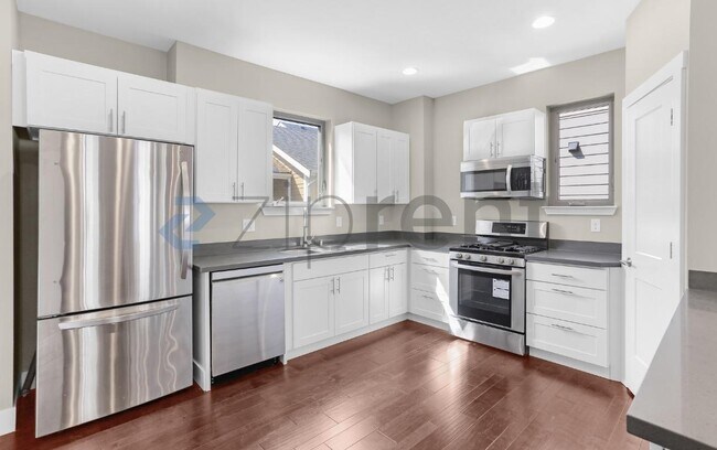 Building Photo - Unit B