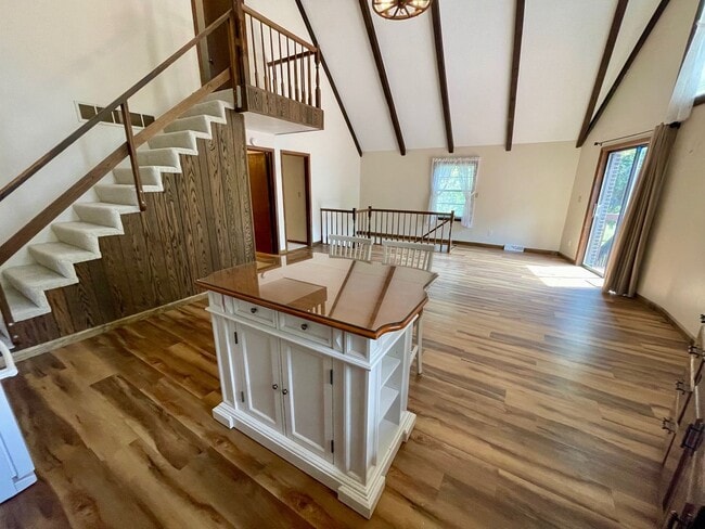 Building Photo - Unique 4 Bedroom Home on Dead-End Road w/ ...