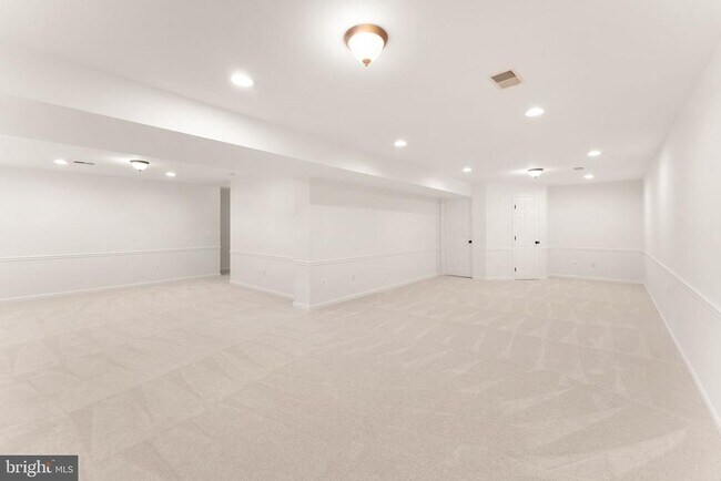 Building Photo - 43205 Cardston Pl